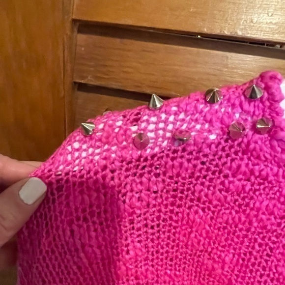 Hot‎ pink light knit sweater with stud detail on shoulders - Picture 3 of 3
